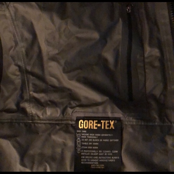 Mountain Hardwear Gortex Jacket - Picture 7 of 13